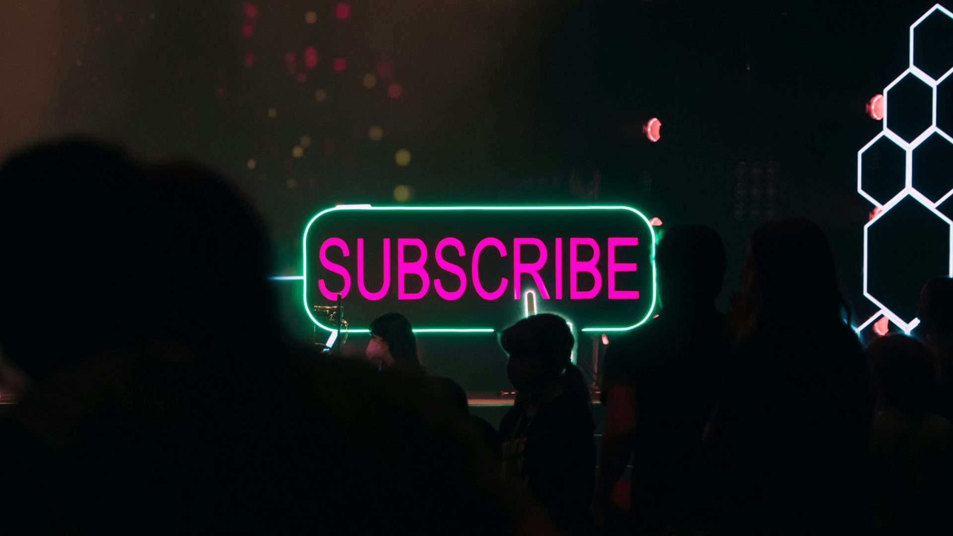 Neon subscribe sign symbolizing subscription services and digital customer onboarding.